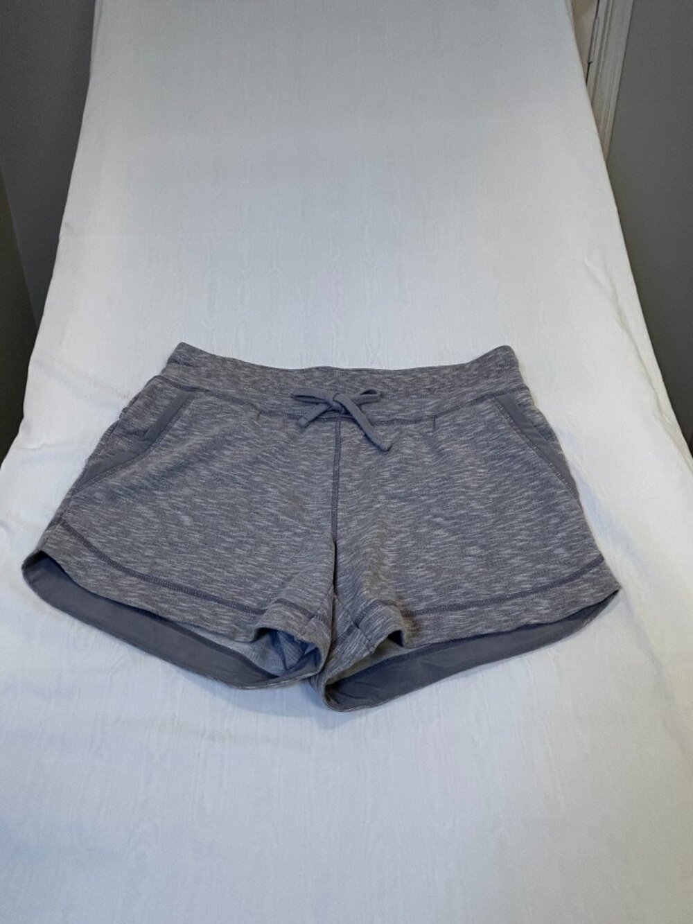 Athleta Balance 4" Shortie Shorts for Women Size Small Heather Grey